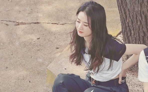 Triệu Lệ Dĩnh tại show 'Nhà hàng Trung Hoa 4': Dáng vẻ mệt mỏi, tay đỡ eo, biểu cảm đau đớn Ảnh 2