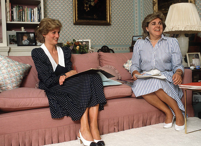 Váy chấm bi polka dot luôn là thiết kế yêu thích của cố Công nương Diana chọn mặc từ trang phục ở nhà cho đến dạo phố hoặc sự kiện. 