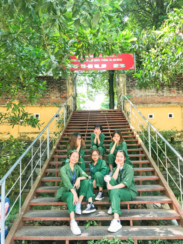 Sau những giờ học tập, rèn luyện các cô gái cùng nhau lưu lại những khoảnh khắc xinh đẹp