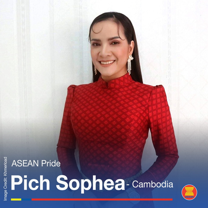 Pich Sophea là một ca sĩ solo hiện đại người Campuchia sinh năm 1985. Chuyên về nhạc pop và rock, cô cũng là một trong những huấn luyện viên và giám khảo của các chương trình truyền hình như The Voice, cùng với các ca sĩ nổi tiếng khác của Campuchia.