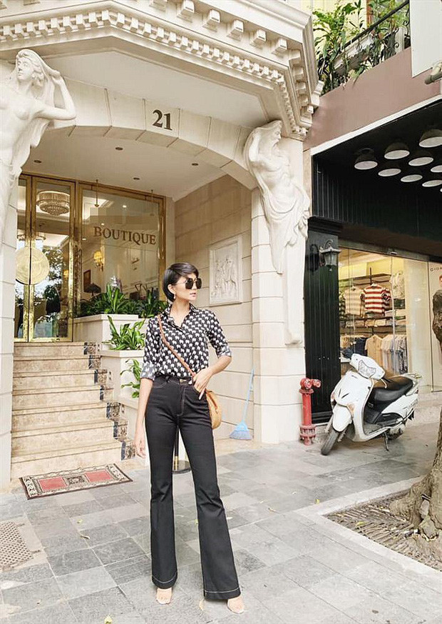 H'Hen Niê cũng là một trong nhiều sao Việt ưu ái cách mặc này. 