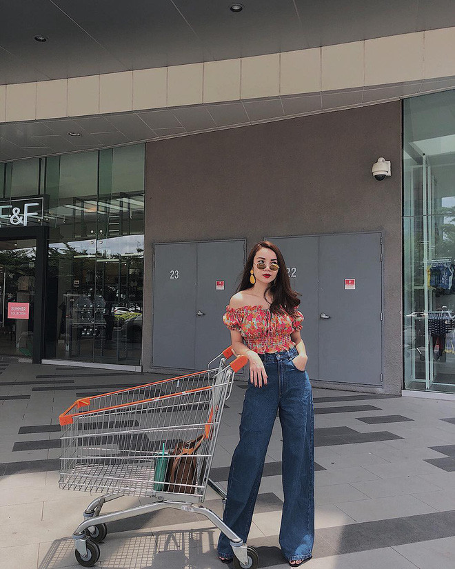 Rõ ràng, đây là kiểu phối đồ hay được nhiều sao Việt áp dụng, đơn cử như cô nàng thời thượng như Yến Trang... 