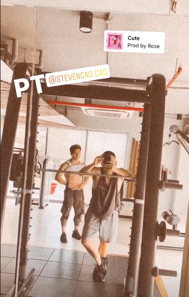 Thời gian gần đây, Vũ Khắc Tiệp khá chăm chỉ tập luyện, phải chăng anh đã chán ngán với body thừa mỡ? 