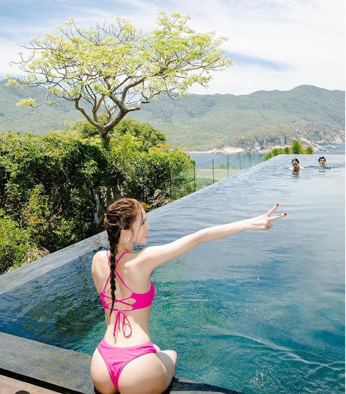 Nữ hoàng nội y Viêt Nam khoe trọn vòng 3 căng đét trước ống kính dù cho bao người chê bai cô có thân hình quá gầy gò