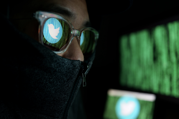 Twitter thừa nhận hacker đã dùng thủ thuật đánh lừa một số nhân viên của hãng để tiếp cận các công cụ quản trị nội bộ của công ty. (Ảnh: TheDailyChain)
