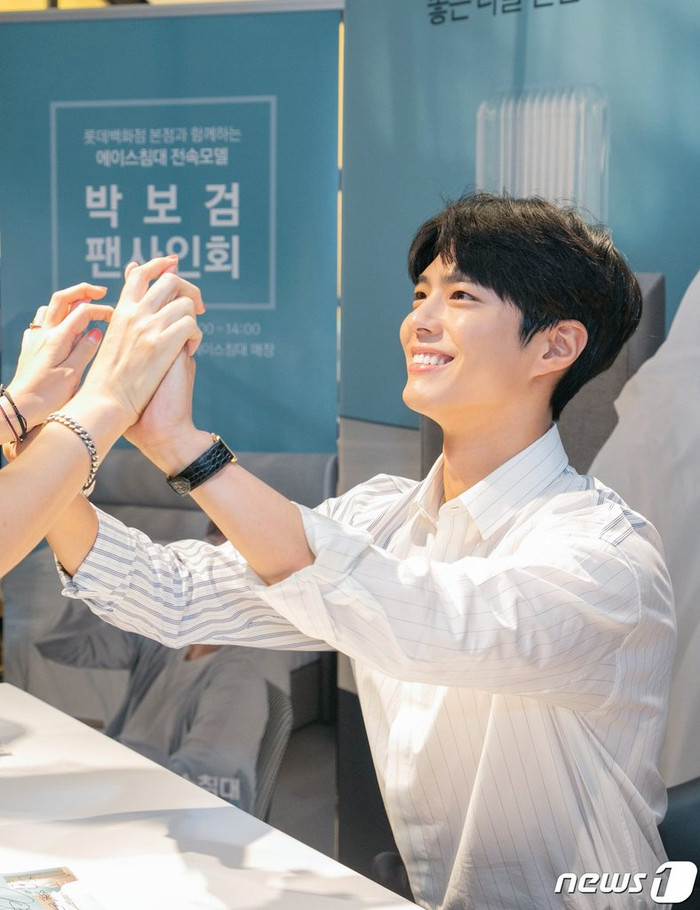 'Thế tử' Park Bo Gum nam tính ở tuổi 28 trên tạp chí, chuẩn bị nhập ngũ làm lính hải quân Ảnh 10
