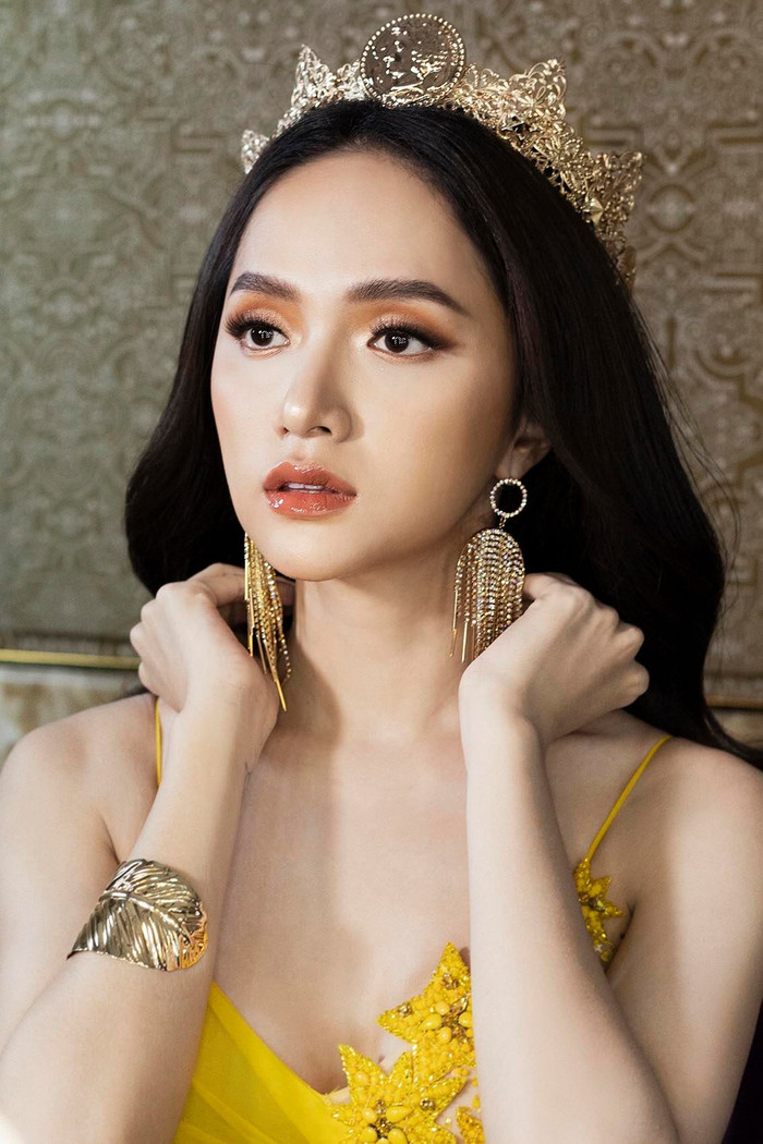 Nhiều người nhận xét rằng, Hương Giang sở hữu cho mình đôi mắt thông minh, biết nói, giúp cô có thể biểu đạt mọi thứ chỉ qua ánh mắt