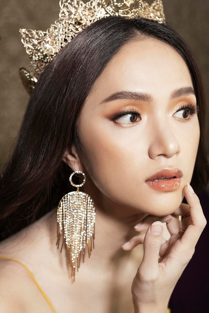 Cận cảnh đôi mắt đẹp như hồ thu, hút hồn cả thiên hạ của Hương Giang