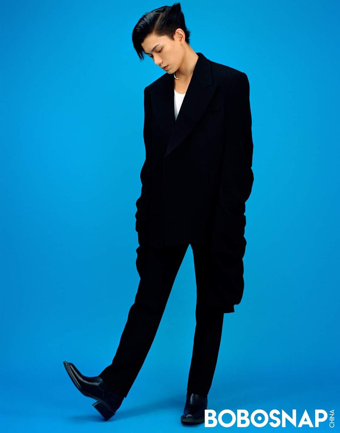 Đinh Vũ Hề trên tạp chí BOBOSNAP và Hân Vi số mới nhất: Điển trai, cool ngầu và thời thượng Ảnh 6