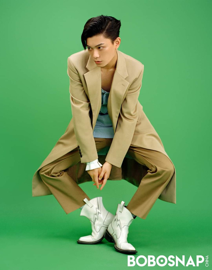 Đinh Vũ Hề trên tạp chí BOBOSNAP và Hân Vi số mới nhất: Điển trai, cool ngầu và thời thượng Ảnh 8