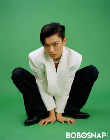 Đinh Vũ Hề trên tạp chí BOBOSNAP và Hân Vi số mới nhất: Điển trai, cool ngầu và thời thượng Ảnh 10