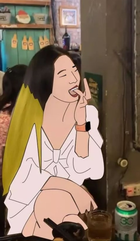 Cư dân mạng vẽ ảnh chế giễu hành động kém duyên của cô gái.