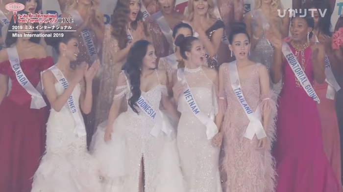 Hương Giang - Phương Khánh - Tường San xuất sắc trụ đến khoảnh khắc đăng quang khiến fan Việt 'rớt tim' tự hào Ảnh 15