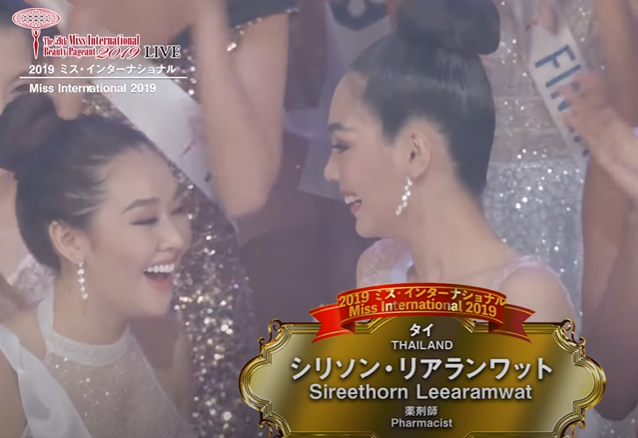 Tường San vui mừng chúc mừng tân hoa hậu đến từ Thái Lan. 