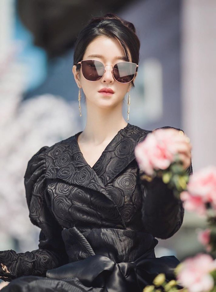 Nhưng tất cả đều phản ánh tính cách bất ổn của Moon Young&nbsp;