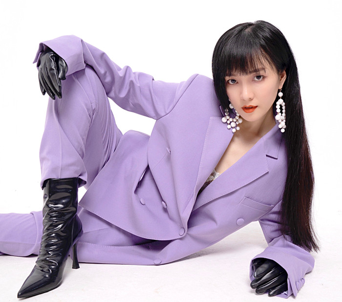 Nhiều khán giả sau khi nghe xong bài hát đã nhận ra ngay rằng 'không Đinh Hương chứ ai!'. 