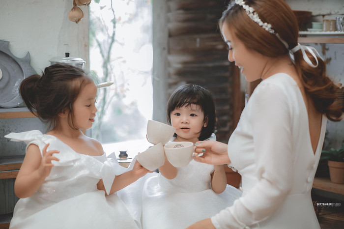 Vợ cũ Hoài Lâm cũng chia sẻ bản thân ở hiện tại hạnh phúc và định nghĩa cuộc sống bằng 2 từ 'happy alone'.