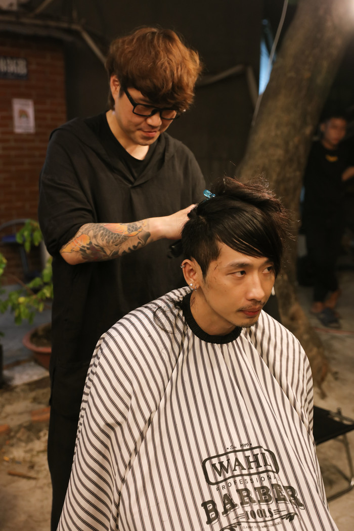 Tuấn Trần điêu luyện tự xuống tóc, ekip 'Xin chào papa' hé lộ liền tay sự thật phía sau Ảnh 9