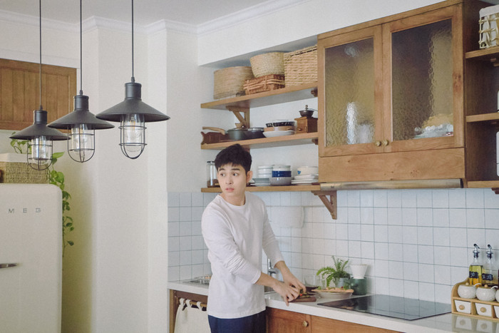 Đẹp trai, 6 múi, bếp xinh lại nấu ăn ngon: Jun Phạm xứng danh 'cực phẩm' của 'Nhà có một người' Ảnh 8