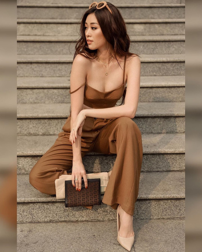 Hoa hậu Khánh Vân sexy hết nấc trong shooting thời trang nữ tính.