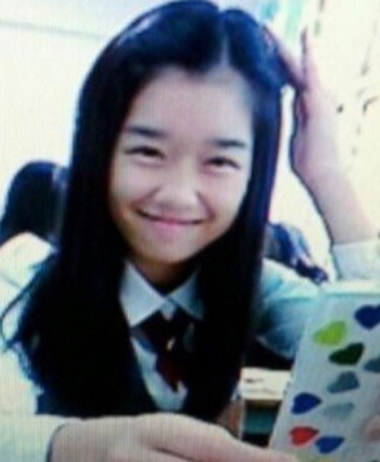 Mặc dù dễ thương trong sáng, nhưng theo một bác sĩ thẩm mỹ nhận xét, không thể phủ nhận việc Seo Ye Ji sửa cánh mũi cho nhỏ lại.