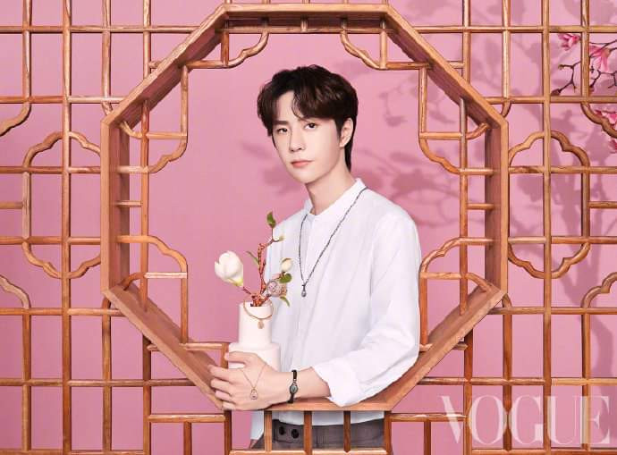 Vương Nhất Bác trong bộ sưu tập Swarovski theo văn hóa cung đình: Dịu dàng như công tử văn nhã Ảnh 4