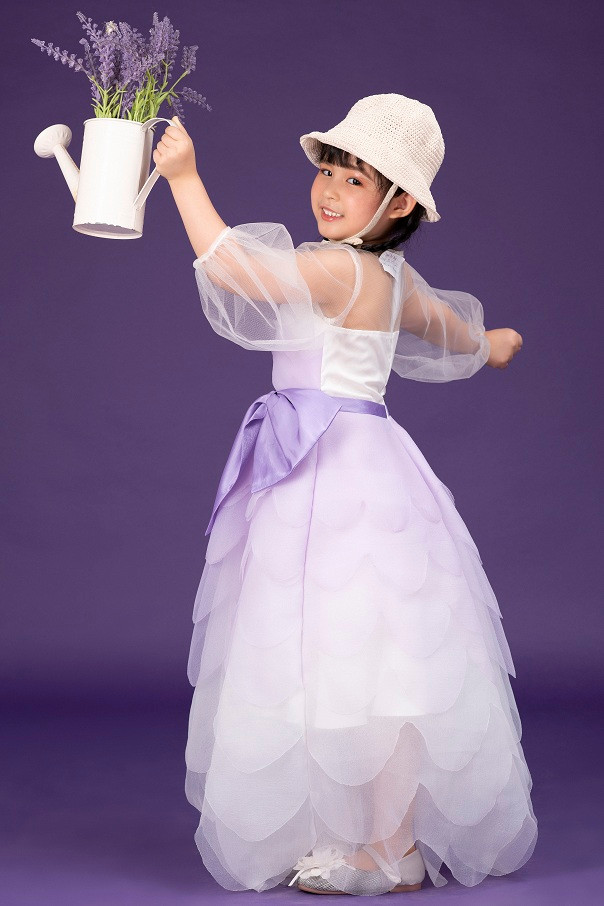 Dàn mẫu nhí đáng yêu như thiên thần khi khoác trên mình với sắc tím hot trend Ảnh 7