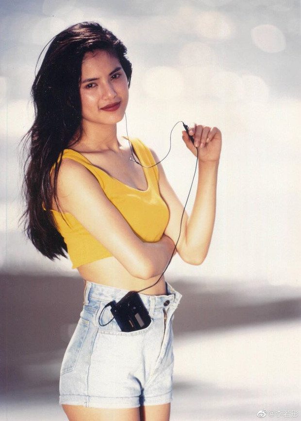 'Tiểu long nữ' Lý Nhược Đồng khiến dân mạng 'dậy sóng' với loạt ảnh chụp năm 17 tuổi