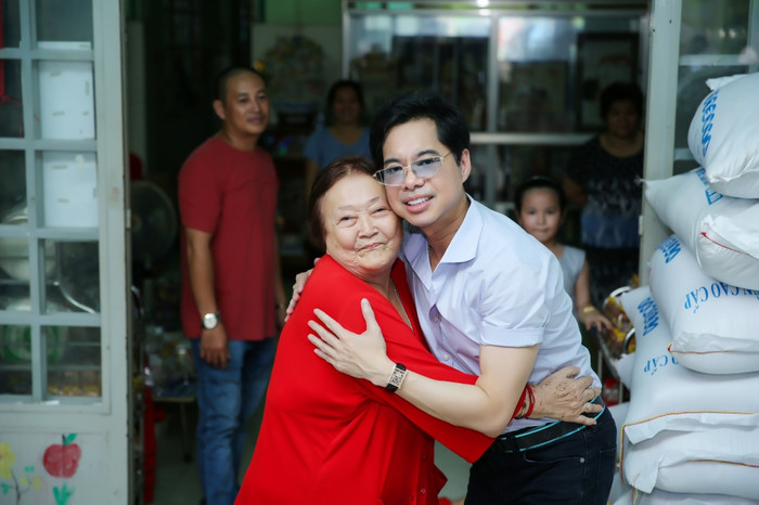Danh ca Ngọc Sơn gây xúc động với chia sẻ về việc từ thiện: 'Tôi còn hơi thở thì còn giúp cho đời'