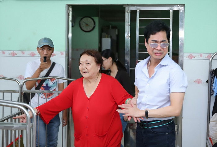 Danh ca Ngọc Sơn gây xúc động với chia sẻ về việc từ thiện: 'Tôi còn hơi thở thì còn giúp cho đời'