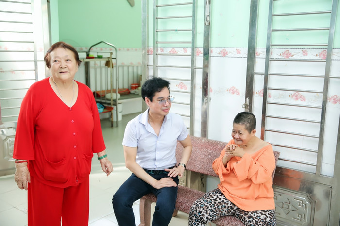 Danh ca Ngọc Sơn gây xúc động với chia sẻ về việc từ thiện: 'Tôi còn hơi thở thì còn giúp cho đời'