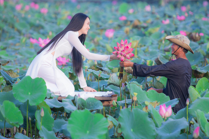 Miss Eco Việt Nam diện áo dài nuột nà, đem hoa sen trắng vào bộ ảnh đậm nét văn hóa Ảnh 10