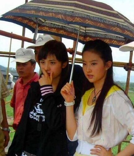 Cả hai từng thân thiết và giúp đỡ nhau ở đoàn làm phim