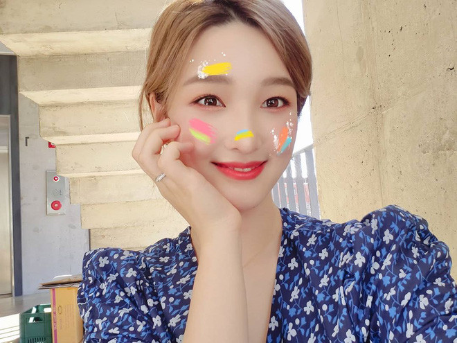  Dù đã là bà mẹ 3 con nhưng Yulhee vẫn nhận được nhiều lời khen ngợi cho nhan sắc xinh đẹp, trẻ trung của mình.