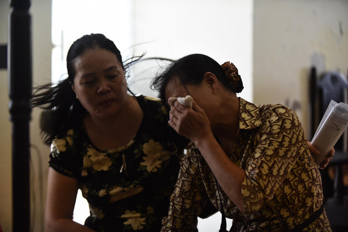 Bà Hoàng Thị Nụ nức nở khóc tại phiên tòa