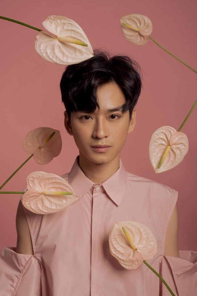 Đinh Vũ Hề hoá Sugar Daddy trong buổi tiệc Gucci, sao mà giống 'thầy Ngạn' Trần Nghĩa trong 'Mắt biếc' thế? Ảnh 23