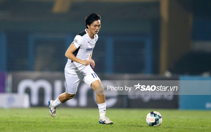 Tuấn Anh ghi bàn giúp HAGL hạ Quảng Nam.