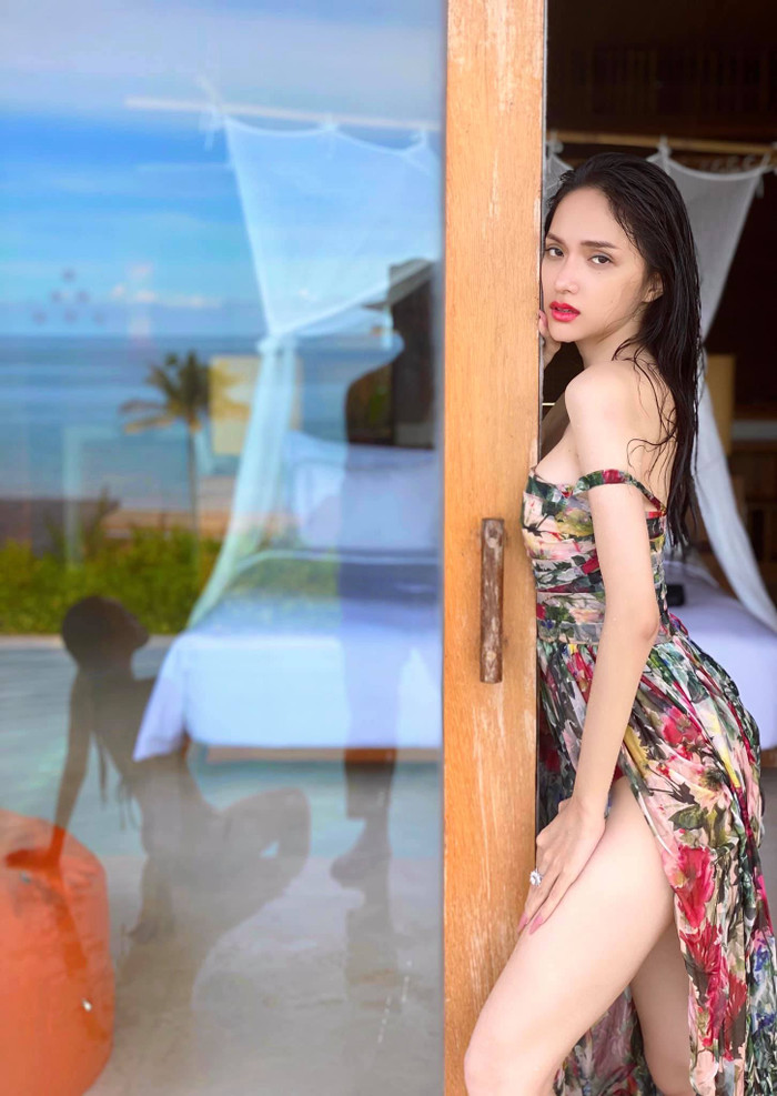 Hút hồn trong từng ánh mắt, cử chỉ.