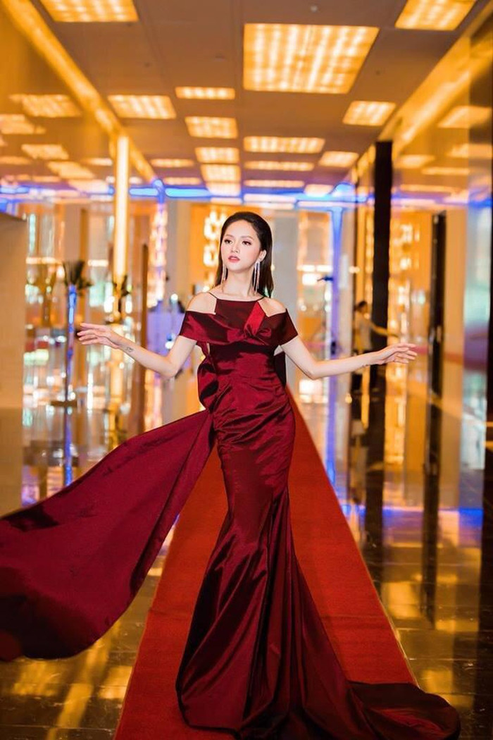 Hương Giang khoe vẻ quyến rũ ướt át, tái hiện dáng pose 'thần thánh' khiến fan trầm trồ Ảnh 12