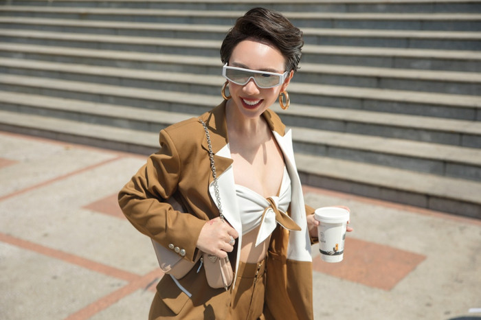 Thu Trang 'chất chơi' xuống phố, trở lại đường đua web drama cùng 'Bộ tứ oan gia' Ảnh 6