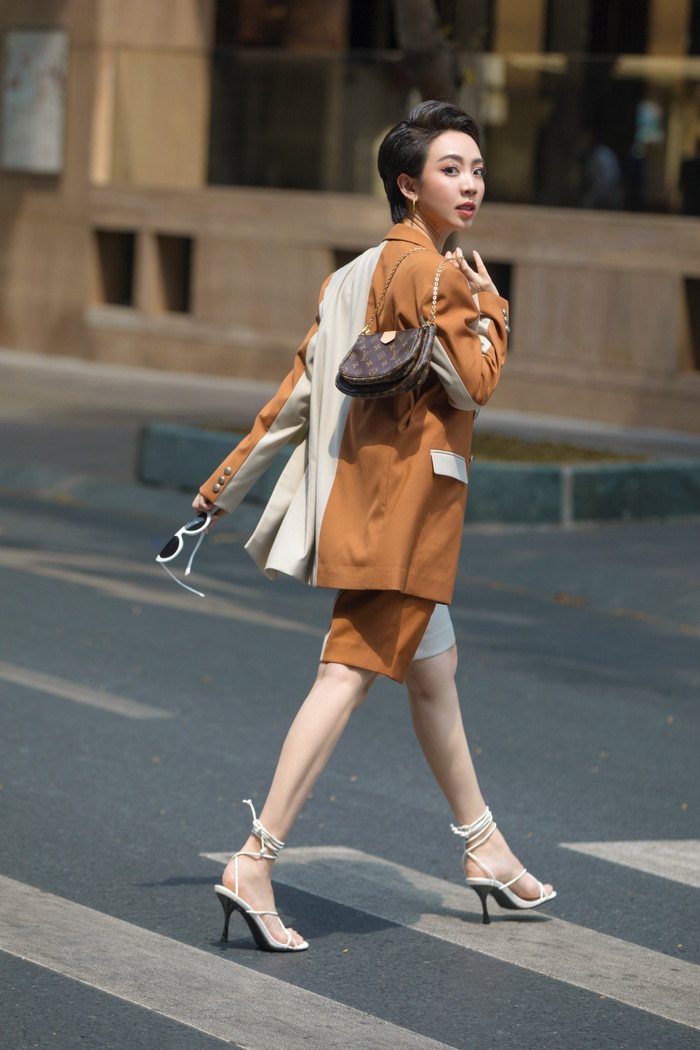 Thu Trang 'chất chơi' xuống phố, trở lại đường đua web drama cùng 'Bộ tứ oan gia' Ảnh 7