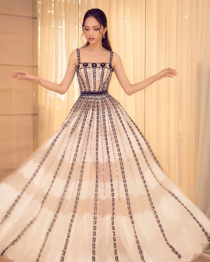 Hương Giang khoe vẻ quyến rũ ướt át, tái hiện dáng pose 'thần thánh' khiến fan trầm trồ Ảnh 11