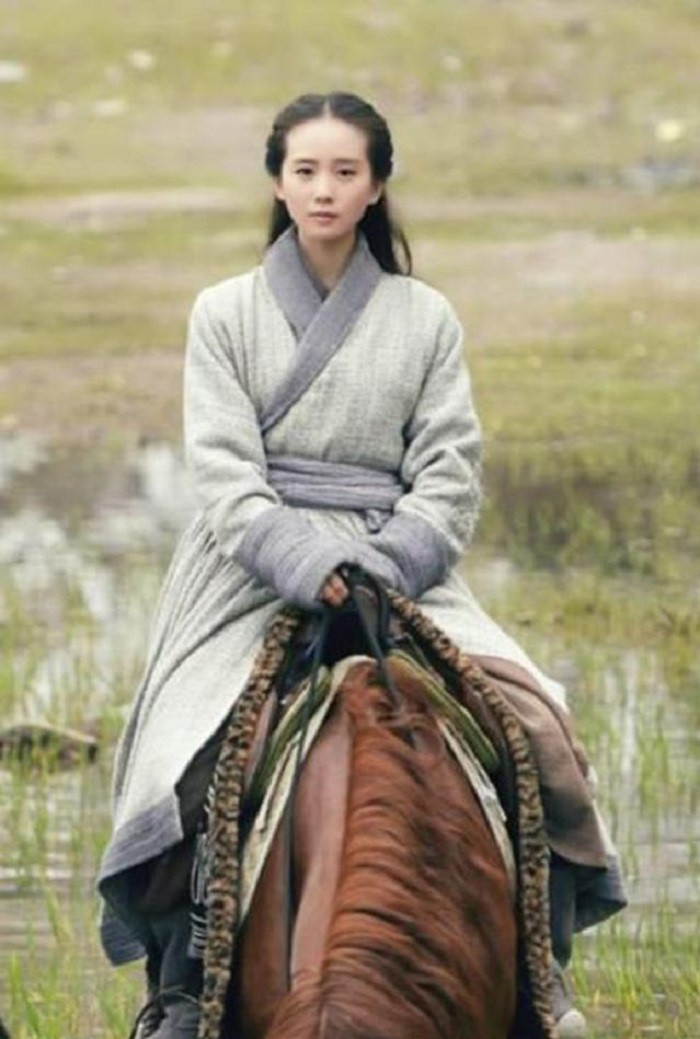 Hình ảnh mỹ nhân Hoa ngữ cưỡi ngựa trong phim cổ trang: Lưu Diệc Phi như tiên nữ, Địch Lệ Nhiệt Ba bị chê không thương tiếc Ảnh 5