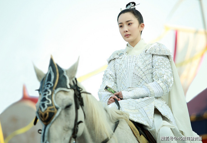 Hình ảnh mỹ nhân Hoa ngữ cưỡi ngựa trong phim cổ trang: Lưu Diệc Phi như tiên nữ, Địch Lệ Nhiệt Ba bị chê không thương tiếc Ảnh 7