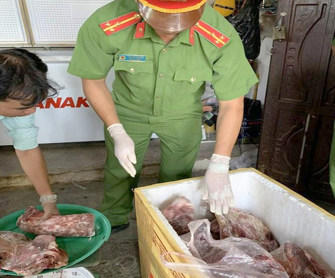 Mẫu thịt heo của Tân dương tính với virus dịch tả heo châu Phi. Ảnh: Tuấn Kiệt/Zing