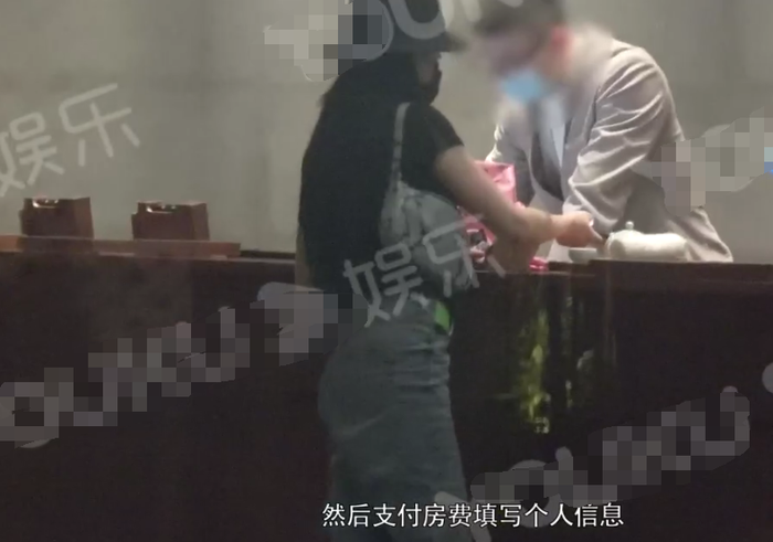 Nàng 'Tiểu Phong' Bành Tiểu Nhiễm lộ ảnh hẹn hò, cùng trai lạ qua đêm tại khách sạn? Ảnh 6