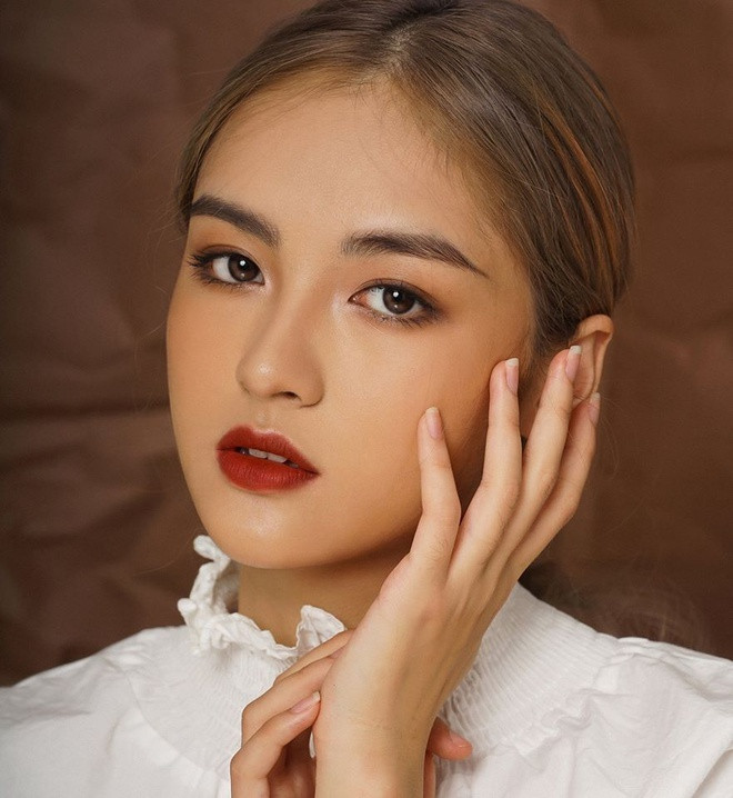 Nguyễn Hà My sở hữu vẻ đẹp sắc sảo và thông mi