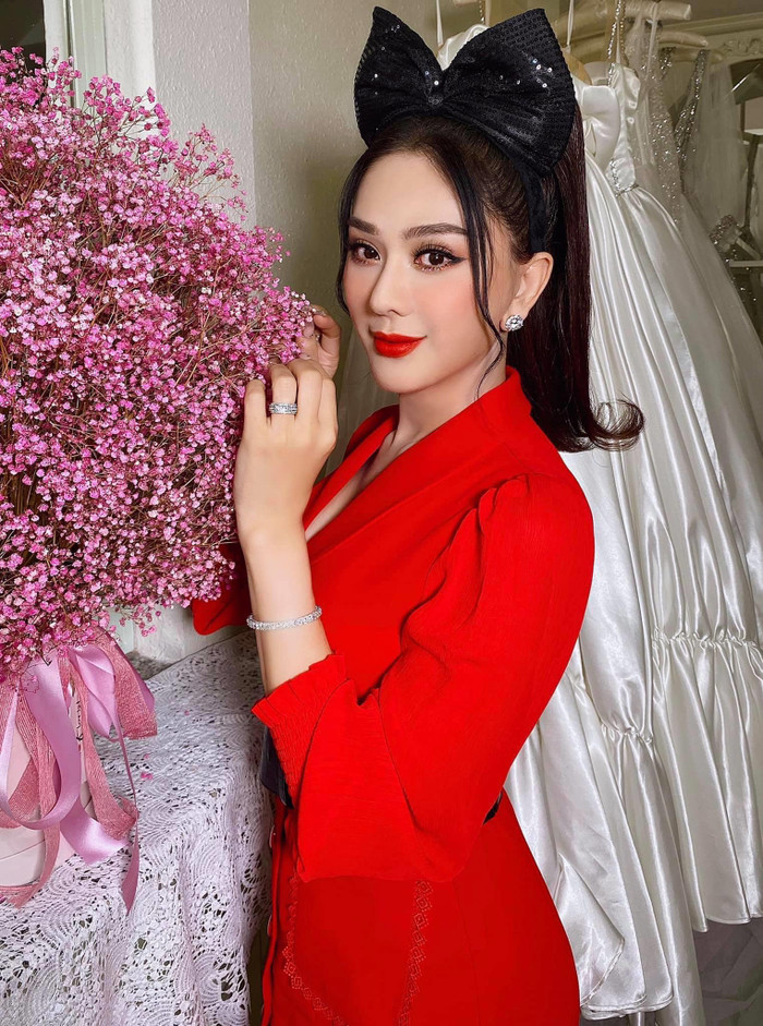 Có thể nói, với món quà khủng cô được ông xã tặng nhân dịp sinh nhật thì người hâm mộ lại càng thêm ghen tỵ với cuộc sống hôn nhân hạnh phúc, viên mãn của Lâm Khánh Chi.