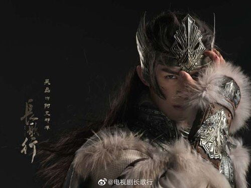 Địch Lệ Nhiệt Ba đi theo vết xe đổ với tạo hình cổ trang bị chê xấu xí: 'Nhìn cứ như trán bị hói' Ảnh 4