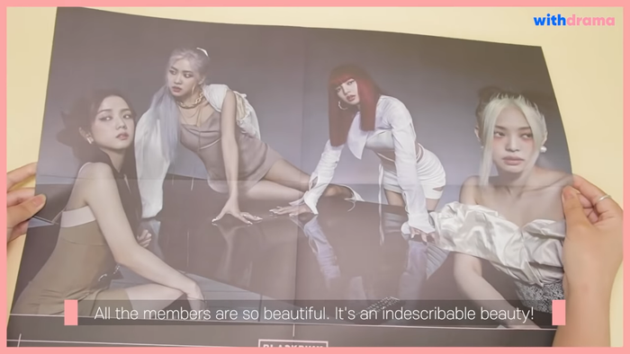 Poster nhóm bên trong Booklet